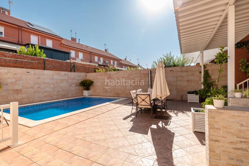 Foto 9c4777ae-ef25-403c-a5be-d0ff26bf5473. Casa aparellada amb calefacció aparcament piscina a Arroyomolinos