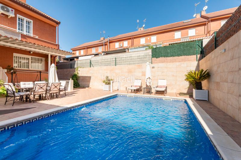 Foto a40a7d44-c74a-4029-ba09-149cf9a8f09f. Casa aparellada amb calefacció aparcament piscina a Arroyomolinos