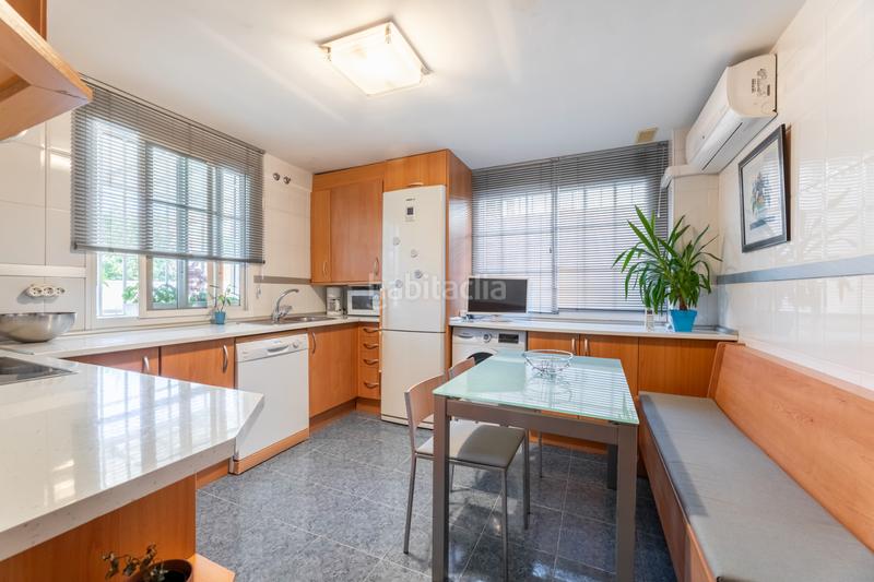 Foto bd75e011-d2e6-4130-9a21-f037deaea644. Casa aparellada amb calefacció aparcament piscina a Arroyomolinos