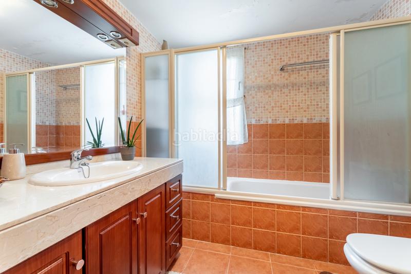 Foto da211fb9-ab71-4b5f-b744-3cff9bf0ae52. Casa aparellada amb calefacció aparcament piscina a Arroyomolinos