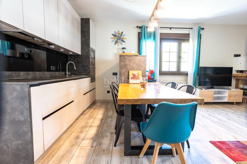 Foto 8034bf12-a8d4-4767-aee7-9aedbebe0951. Chalet capital home vende chalet independiente en casco urbano completamente reformado en Brunete