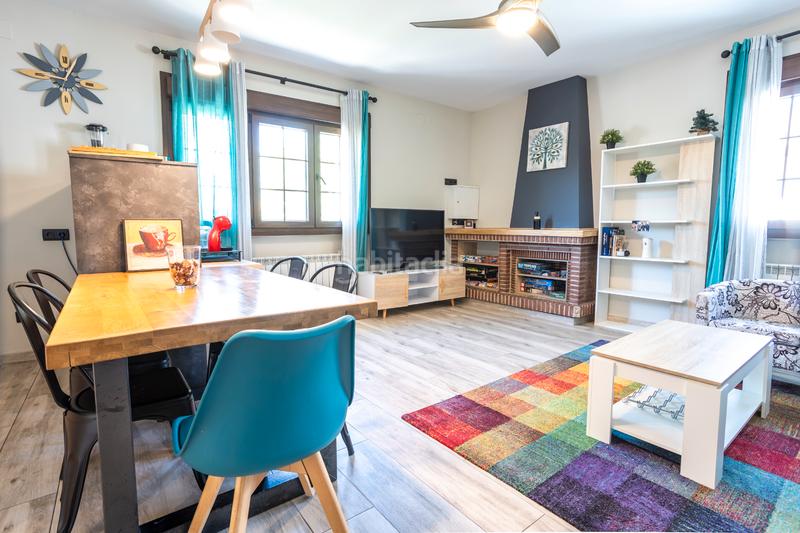 Foto b64afd44-0a3c-4dd6-b01c-17319f584598. Chalet capital home vende chalet independiente en casco urbano completamente reformado en Brunete