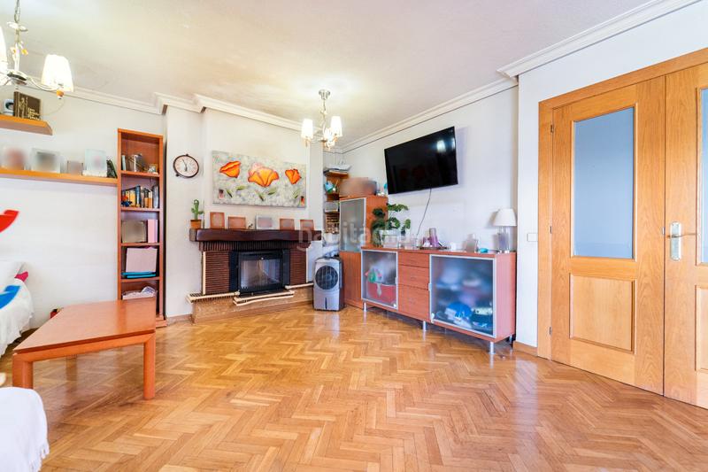 Foto ae4be965-9660-4df8-bda5-114731c5314b. Chalet con camino riscaldamento parcheggio piscina in Sevilla la Nueva