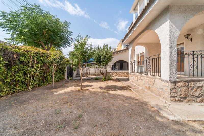 Foto d326eafa-6b96-40d9-a88d-f036fe3dbff7. Chalet "capital home vende en exclusiva chalet pareado en el centro " en Brunete