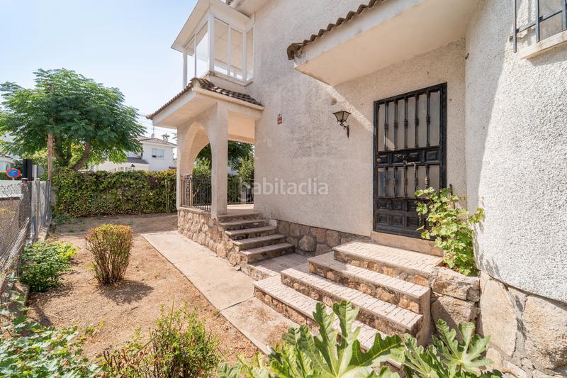 Foto eaf0e9af-7349-4b6c-9fa2-d275bd099aba. Chalet "capital home vende en exclusiva chalet pareado en el centro " en Brunete