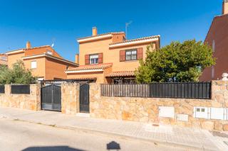 Chalet  Calle alcorcón. Casa o chalet independiente en venta en moraleja de enmedio
