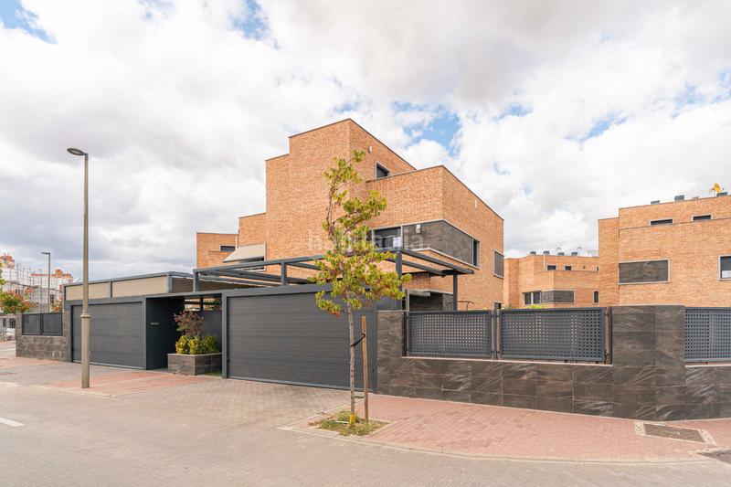 Foto d008a76c-981a-4c8b-a474-3bd85b5c40fd. Xalet amb calefacció aparcament a Sur - PAU 4 Móstoles