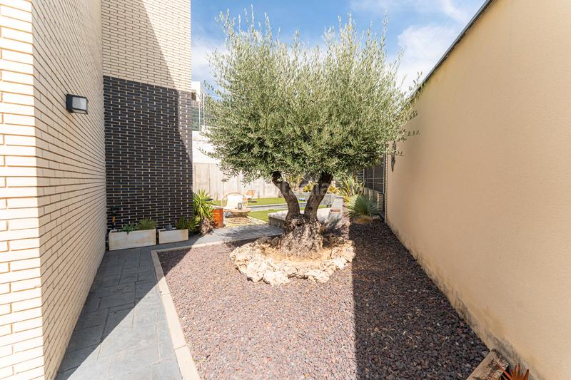 Foto 51e4f6a4-c19f-466f-a4a2-b3897589b905. Casa bifamiliare con riscaldamento parcheggio piscina in Arroyomolinos