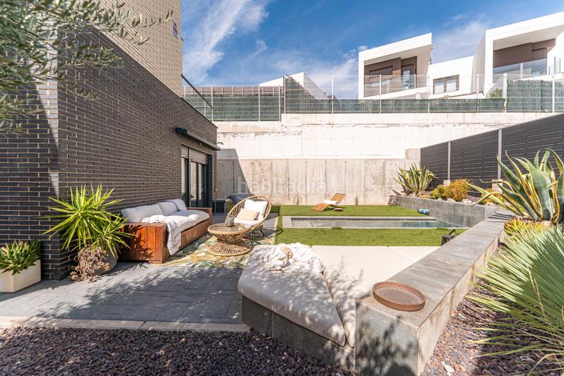 Foto ad0dd7e6-b63a-4073-b395-cf2ef2a3c84e. Casa bifamiliare con riscaldamento parcheggio piscina in Arroyomolinos