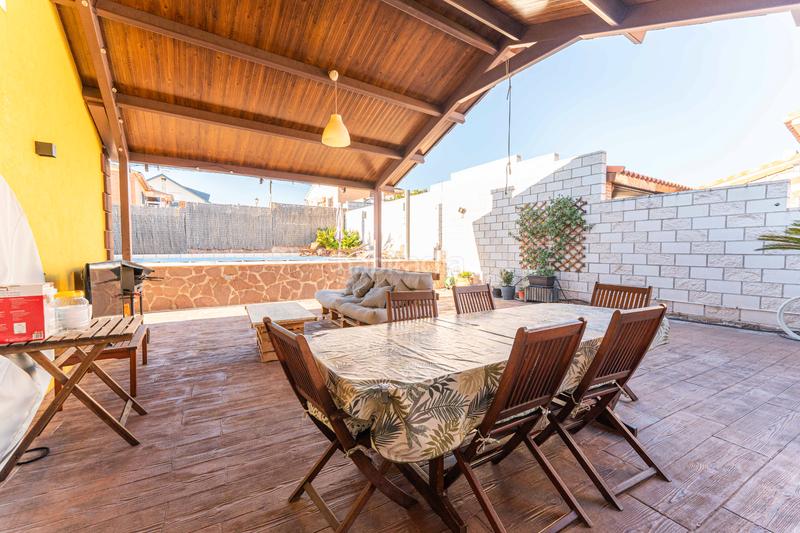 Foto 4cbb1a47-ecbc-4e53-b335-7686fcf09d7c. Chalet mit kamin heizung parking pool in Serranillos del Valle