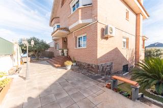 Chalet  Calle fuente montes. Chalet independiente en sevilla la nueva
