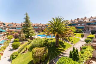 Appartement  Calle alondra. Piso bajo en urbanización con piscina