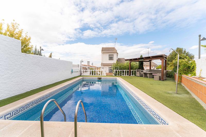 Foto 653d1a3a-a30d-410b-bcfd-ced8f7d56ba1. Chalet mit kamin heizung parking pool in Covadonga - Los Manzanos Navalcarnero