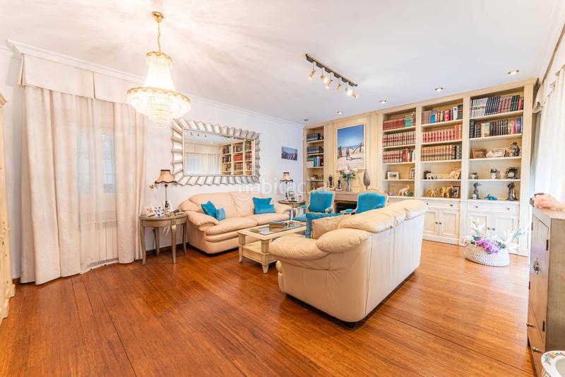 Foto 97faa189-3e08-4835-bf34-9ff4819d6869. Chalet avec cheminée chauffage parking piscine dans Navalcarnero