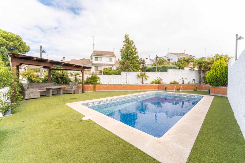 Foto 55d50145-a4fe-4d0d-b9d2-660a5c4abd10. Chalet con camino riscaldamento parcheggio piscina in Navalcarnero