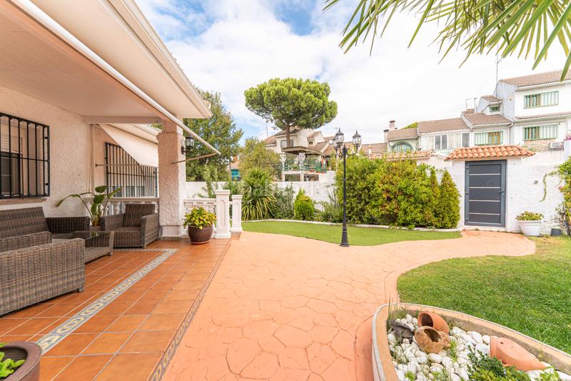 Foto e7c4dbe8-8bc6-4185-b30e-0d1001f6b3c3. Chalet con camino riscaldamento parcheggio piscina in Navalcarnero