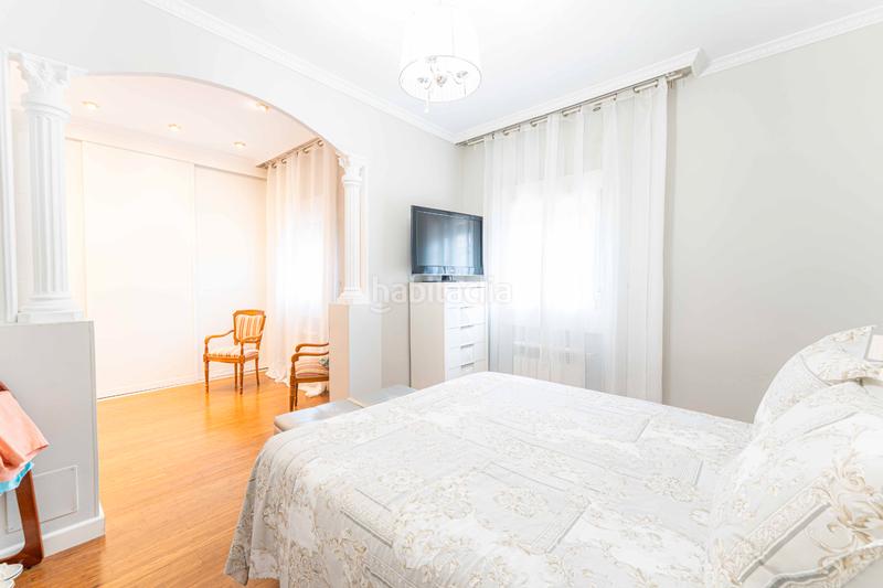 Foto f6b4e585-9e66-4839-9017-b15384be56e0. Chalet con camino riscaldamento parcheggio piscina in Navalcarnero