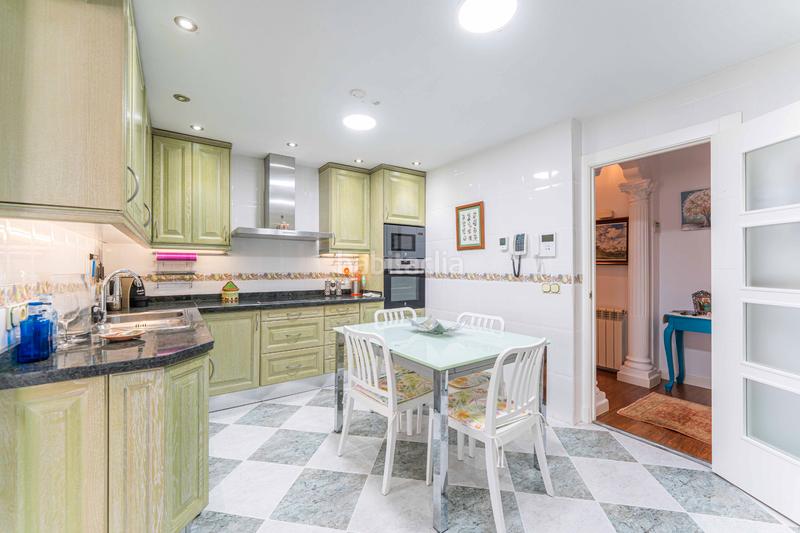 Foto c6b3f528-73ad-478c-9cfd-864bf376e511. Xalet amb xemeneia calefacció aparcament piscina a Navalcarnero