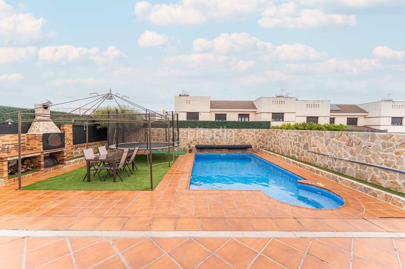 Foto a0a1cb5f-8f76-4bb1-8a04-88e047e7c2ec. Chalet with fireplace heating parking pool in La Cárcaba-El Encinar-Montemolinos Arroyomolinos