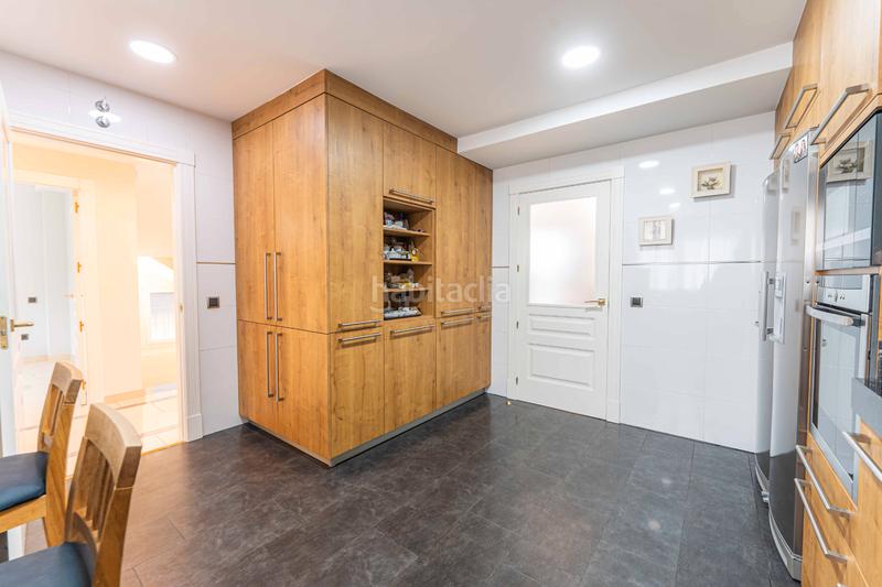 Foto 30dd1b5d-81fd-4ccd-a4b3-82b057f1cce2. Chalet avec cheminée chauffage parking piscine dans Arroyomolinos