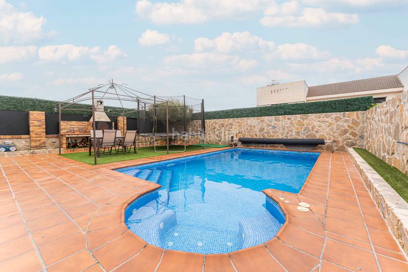 Foto fcdc9451-1470-4db6-88f8-69d5ddf43e9a. Xalet amb xemeneia calefacció aparcament piscina a Arroyomolinos