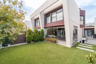 Maison jumelée à El Olivar de Mirabal. Capital home boadilla vende espectacular chalet adosaso en el ol