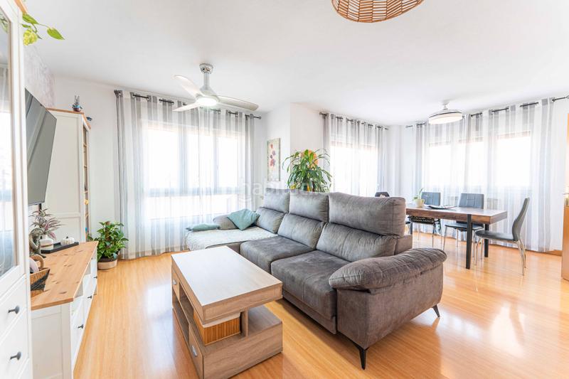 Foto 1f1eb405-e568-4722-b0a6-a2e810544c4e. Casa aparellada amb xemeneia calefacció aparcament piscina a Navalcarnero