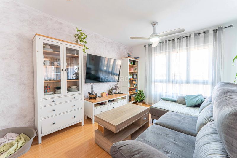 Foto 5004ff9b-c714-498b-9861-e7d2c014ec65. Casa aparellada amb xemeneia calefacció aparcament piscina a Navalcarnero