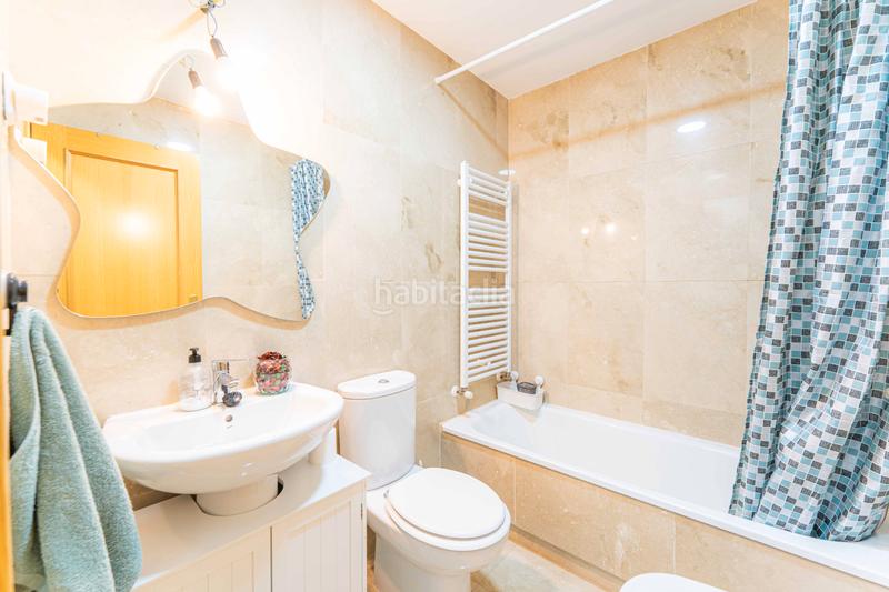 Foto 7eb95705-b231-4e73-a2bb-a54f5809ef17. Casa aparellada amb xemeneia calefacció aparcament piscina a Navalcarnero