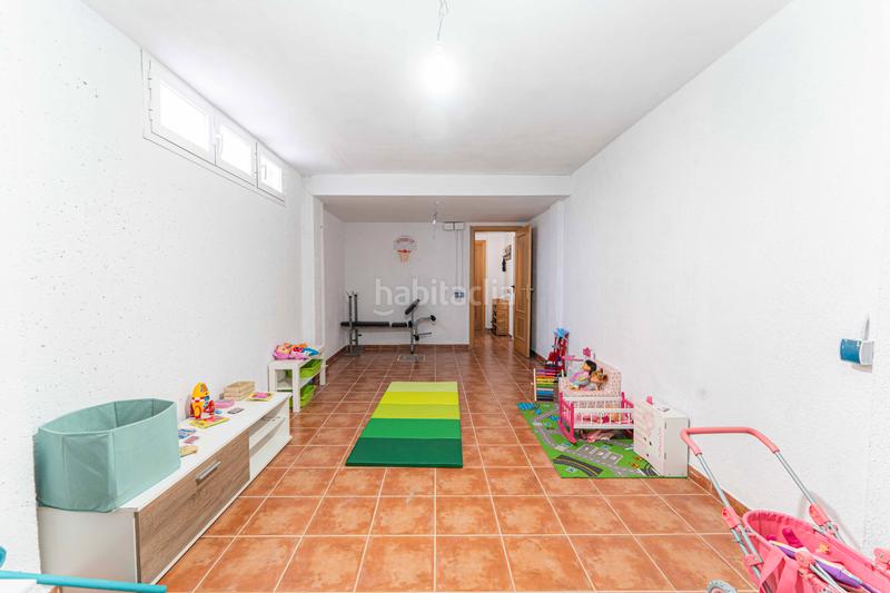 Foto 815932a9-621f-4583-9bcc-4e33359901dc. Casa aparellada amb xemeneia calefacció aparcament piscina a Navalcarnero