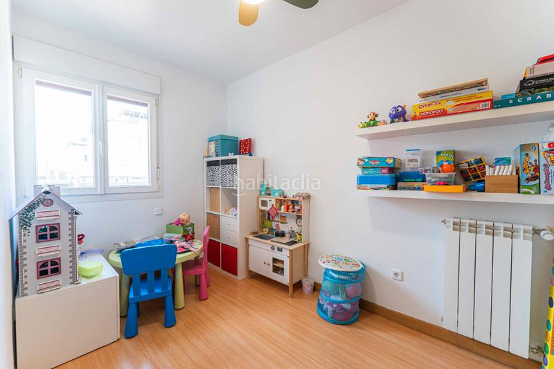 Foto a486230a-6636-4b12-9a8b-01fdae7a0289. Casa aparellada amb xemeneia calefacció aparcament piscina a Navalcarnero