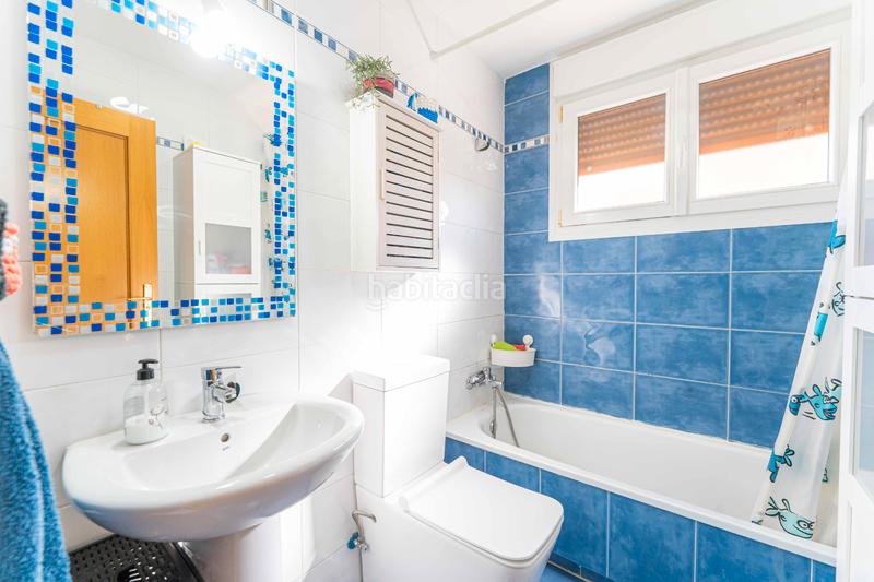 Foto b3c75dcc-41cd-43b1-9c20-b10c7fac74f2. Casa aparellada amb xemeneia calefacció aparcament piscina a Navalcarnero