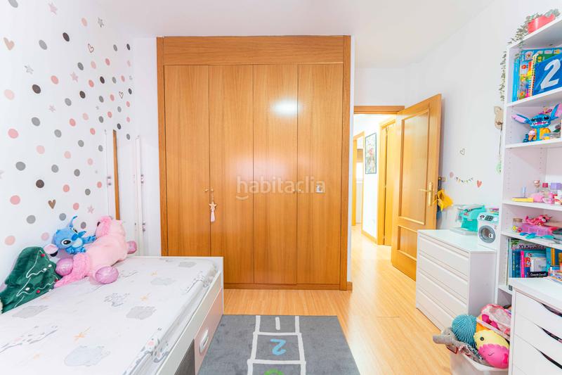 Foto b449d133-d3c7-4bfa-a6ca-f01d607b7270. Casa aparellada amb xemeneia calefacció aparcament piscina a Navalcarnero