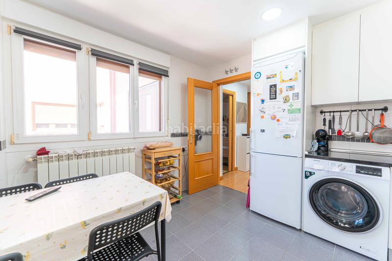 Foto b94b6816-1e28-4a2a-8464-3a3df9b47cf3. Casa aparellada amb xemeneia calefacció aparcament piscina a Navalcarnero