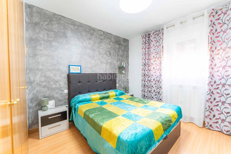 Foto c62baf62-de67-4258-ae95-2074d41499cb. Casa aparellada amb xemeneia calefacció aparcament piscina a Navalcarnero