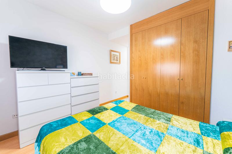 Foto cf9f1636-f06f-49e5-b57b-7dce5ed7bf69. Casa aparellada amb xemeneia calefacció aparcament piscina a Navalcarnero