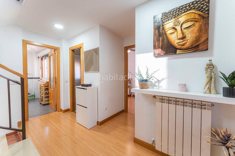 Foto d0381d74-e00f-4c2b-9381-e3c2c88e7370. Casa aparellada amb xemeneia calefacció aparcament piscina a Navalcarnero