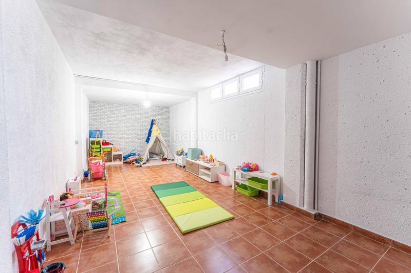 Foto dbcc7798-af1b-4cca-b088-e8b9c28cbbd0. Casa aparellada amb xemeneia calefacció aparcament piscina a Navalcarnero