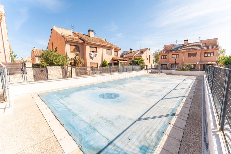 Foto ec58b8da-2a1c-4e39-b4c7-bdf4efc02017. Casa aparellada amb xemeneia calefacció aparcament piscina a Navalcarnero