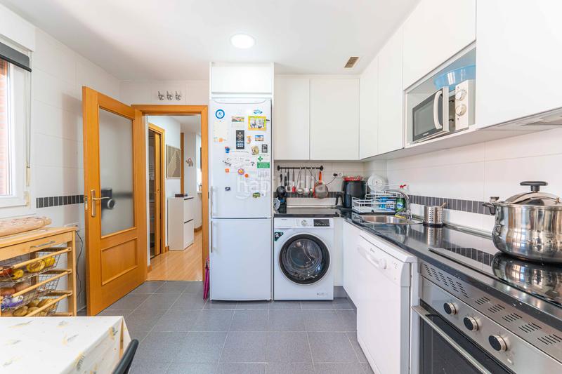 Foto fb722f51-6788-4831-98e9-dfb729035600. Casa aparellada amb xemeneia calefacció aparcament piscina a Navalcarnero