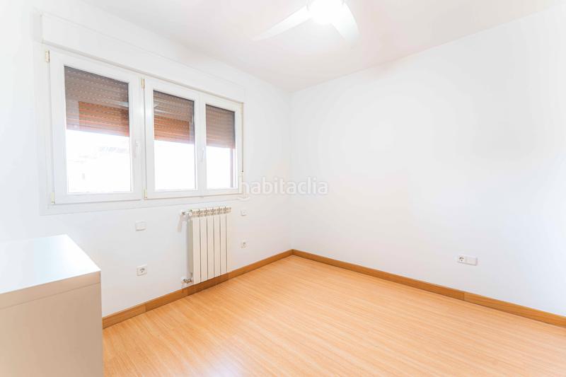 Foto fcb2cb1b-ccc4-47b2-b6e7-a8c239869d14. Casa aparellada amb xemeneia calefacció aparcament piscina a Navalcarnero