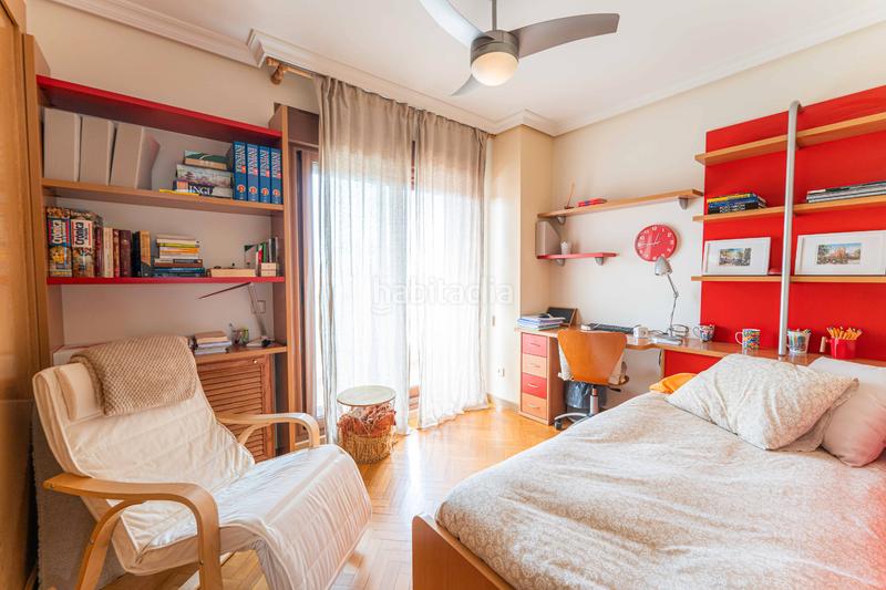 Foto 33ed14ea-e61f-4b94-baac-572c3e733767. Casa bifamiliare con camino riscaldamento parcheggio piscina in Móstoles