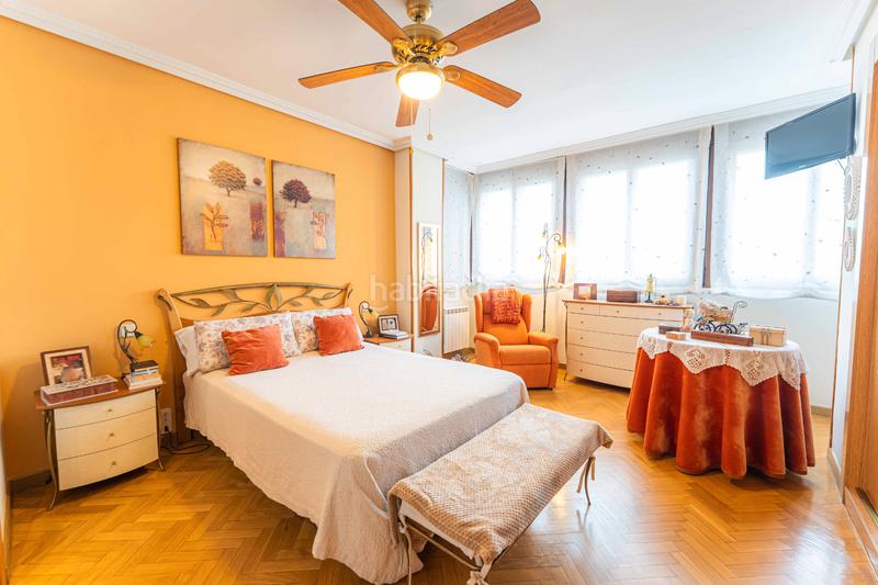 Foto 3c37b9d5-4126-4ffc-bea7-8f2cd0de85b5. Casa bifamiliare con camino riscaldamento parcheggio piscina in Móstoles