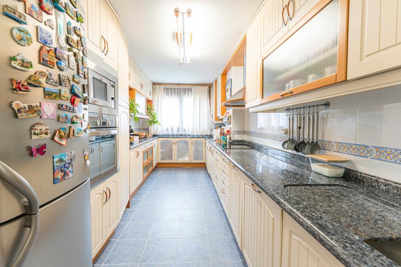 Foto 6a1aab80-aff6-41bd-9108-c0677097eef5. Casa bifamiliare con camino riscaldamento parcheggio piscina in Móstoles