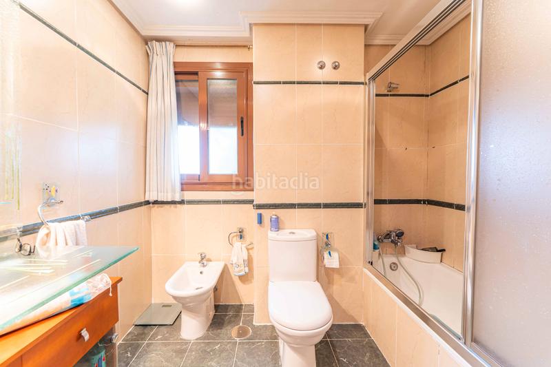 Foto aac27530-ca4c-4464-8c46-d1617b5721c4. Casa bifamiliare con camino riscaldamento parcheggio piscina in Móstoles