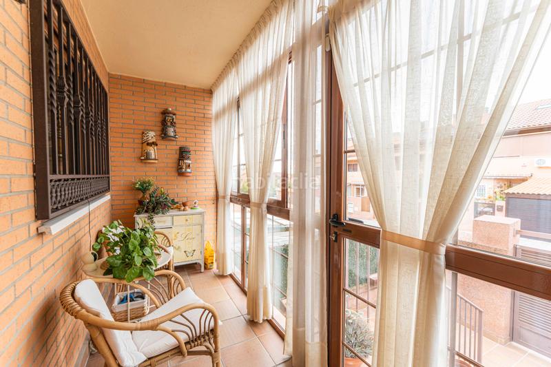 Foto c3fb8349-7545-4b45-98f9-99957bcdb41a. Casa bifamiliare con camino riscaldamento parcheggio piscina in Móstoles