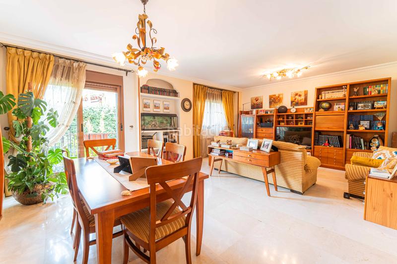 Foto c666310e-470e-438b-9ca4-1a11645921f4. Casa bifamiliare con camino riscaldamento parcheggio piscina in Móstoles