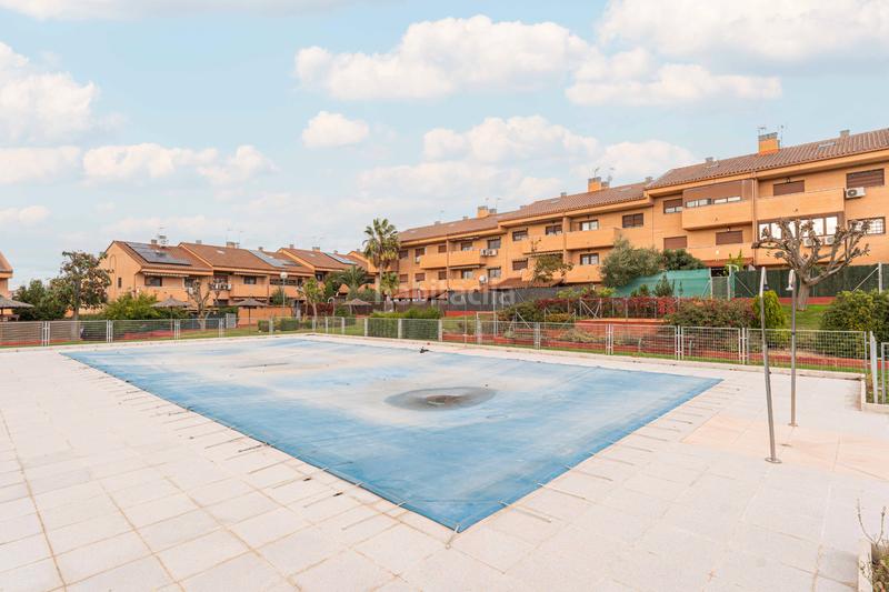 Foto cde20cc1-eab2-4b00-a3e0-d8c2b98914a2. Casa bifamiliare con camino riscaldamento parcheggio piscina in Móstoles