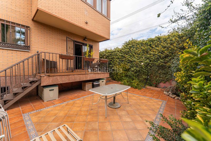 Foto d6afb2d2-b0a5-43c8-b5ca-93e2dcb8ff40. Casa bifamiliare con camino riscaldamento parcheggio piscina in Móstoles