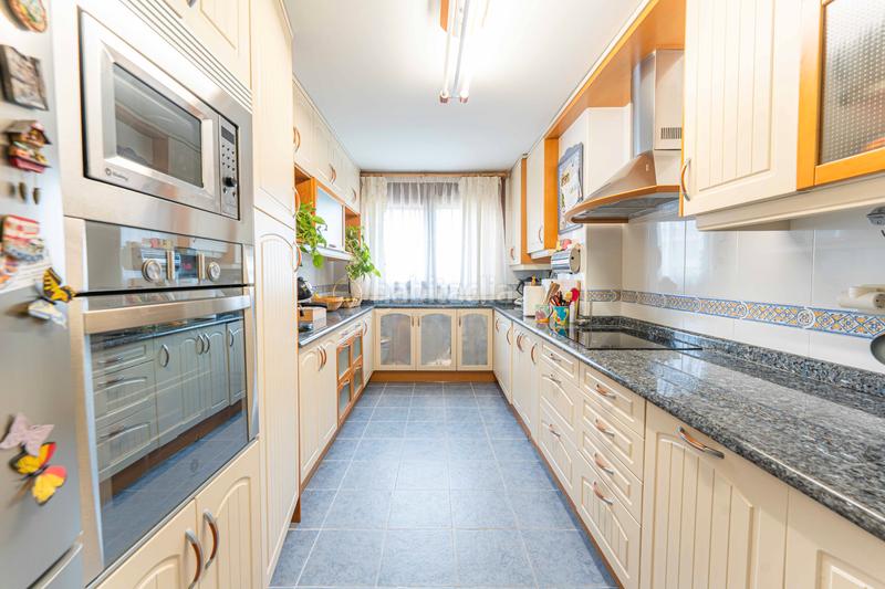 Foto df0845b7-b353-4462-b1f7-a64847781807. Casa bifamiliare con camino riscaldamento parcheggio piscina in Móstoles